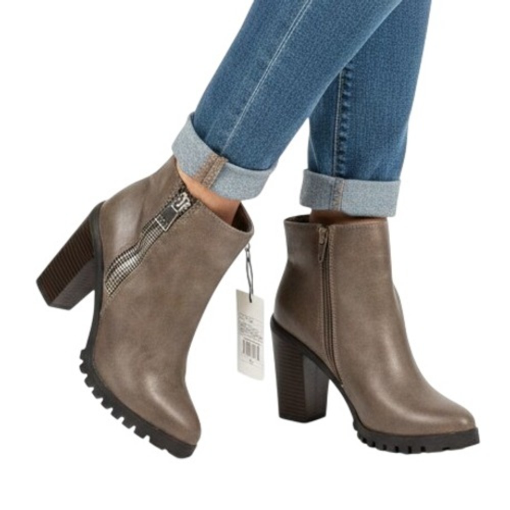 Mossimo Cowboy Zipper Block Heel Ankle Boot NWT SKUW421